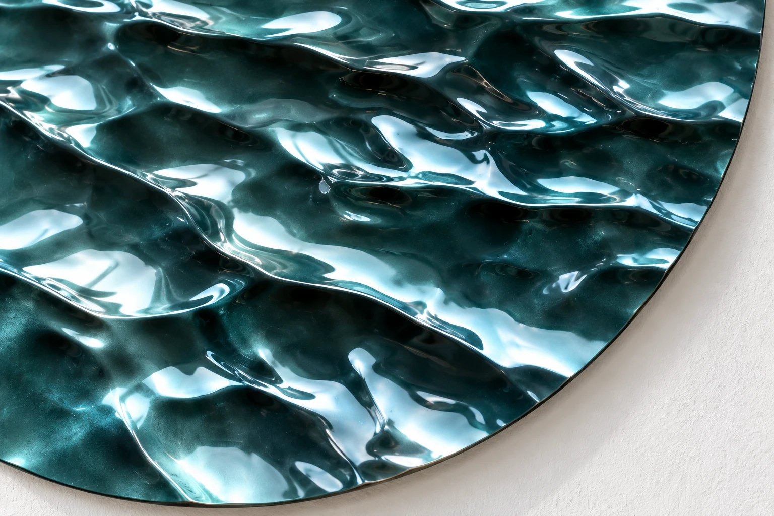 Close view of the surface of rippled disc